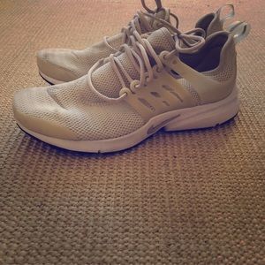 Nike air sneakers in white, size 7